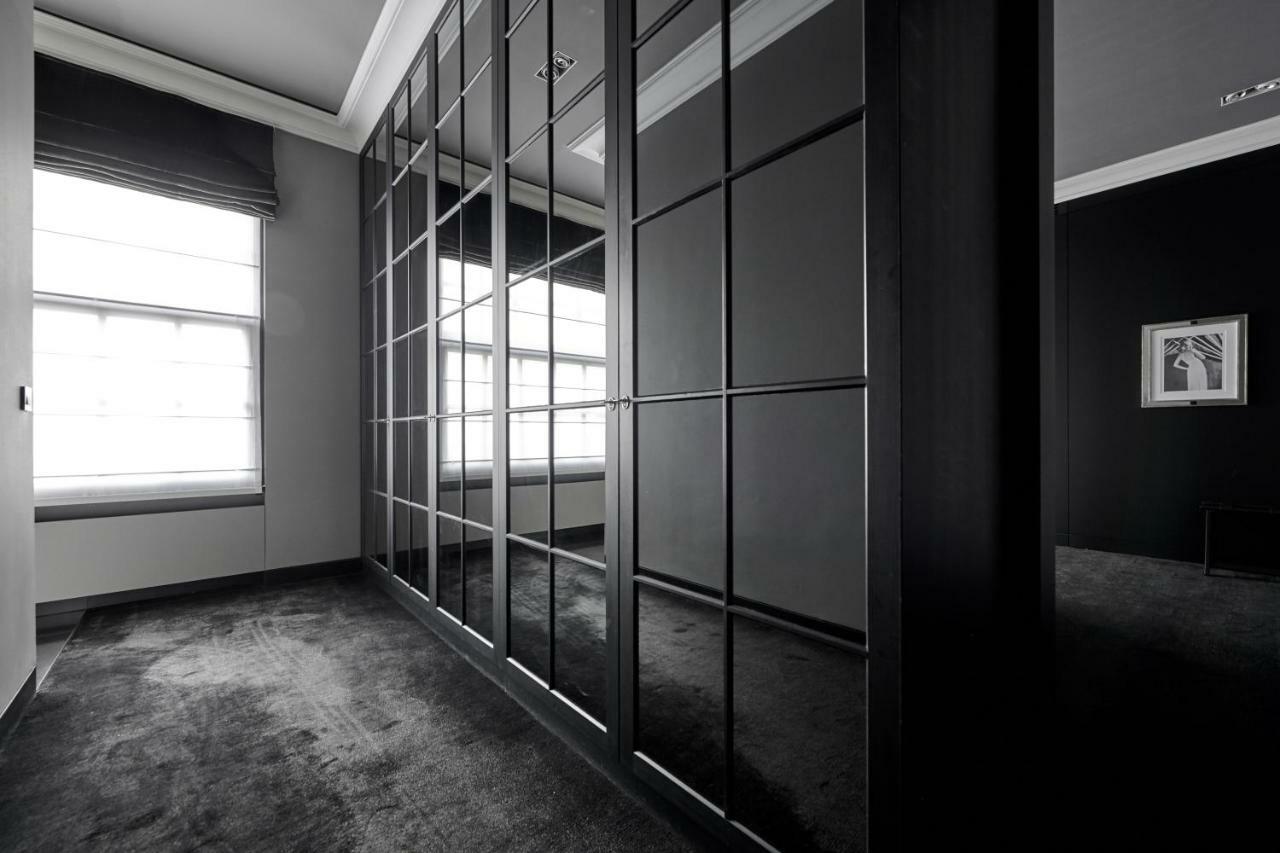 Hotel Odette En Ville Иксел Екстериор снимка