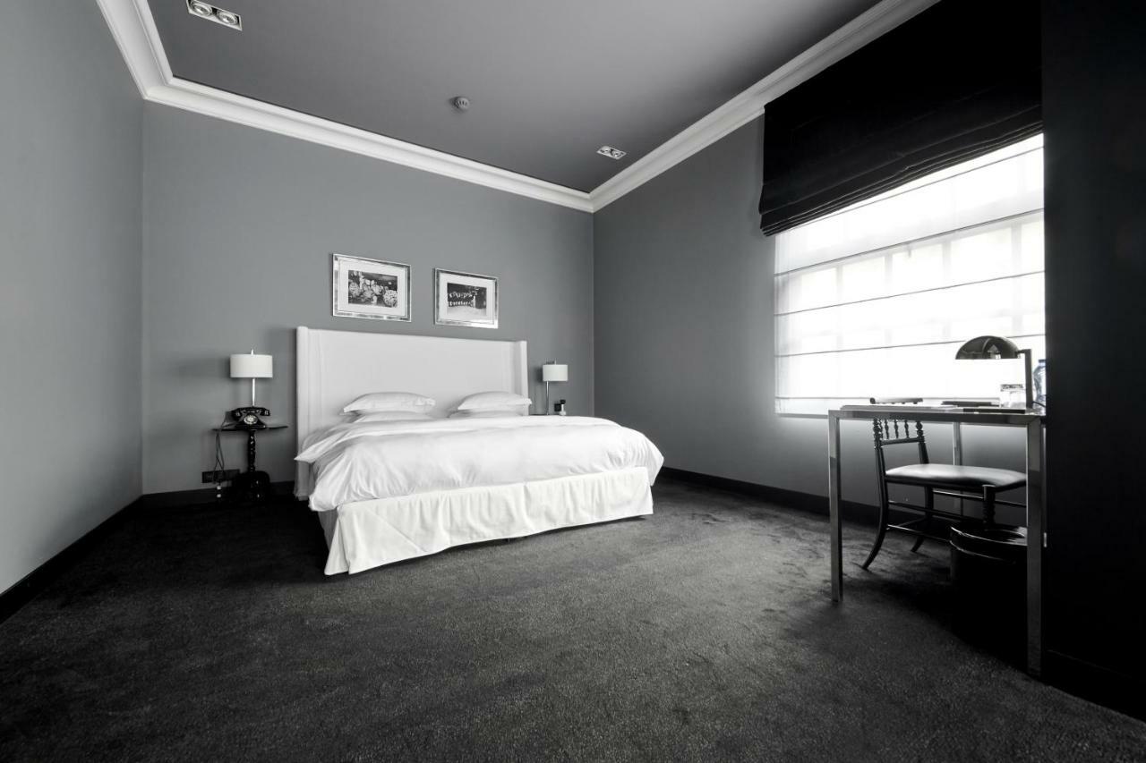 Hotel Odette En Ville Иксел Екстериор снимка